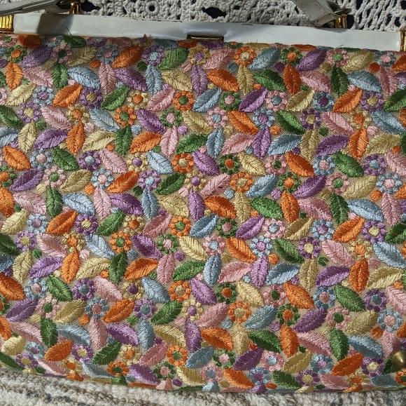 60s Vintage Embroidered Handbag - Picture 6 of 11